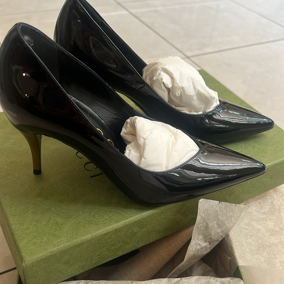 GUCCI brand new!!! Patent pump. - Picture 8 of 10